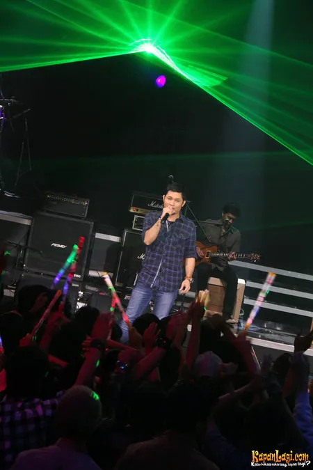 Foto Andra and The BackBone