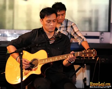 Foto Andra and The BackBone