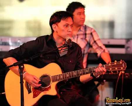 Foto Andra and The BackBone