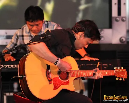 Foto Andra and The BackBone