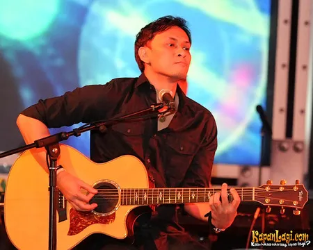 Foto Andra and The BackBone