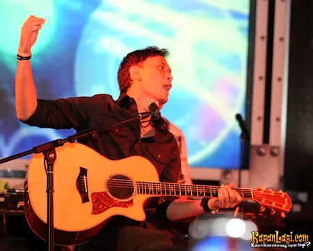 Foto Andra and The BackBone