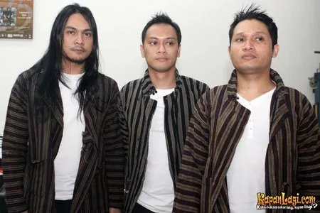 Foto Andra and The BackBone