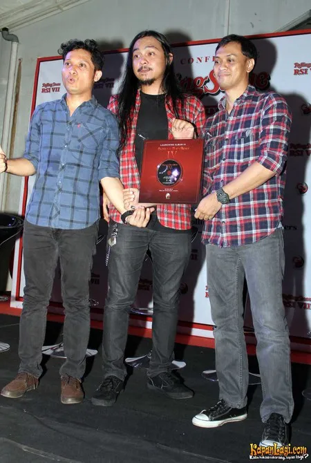 Foto Andra and The BackBone