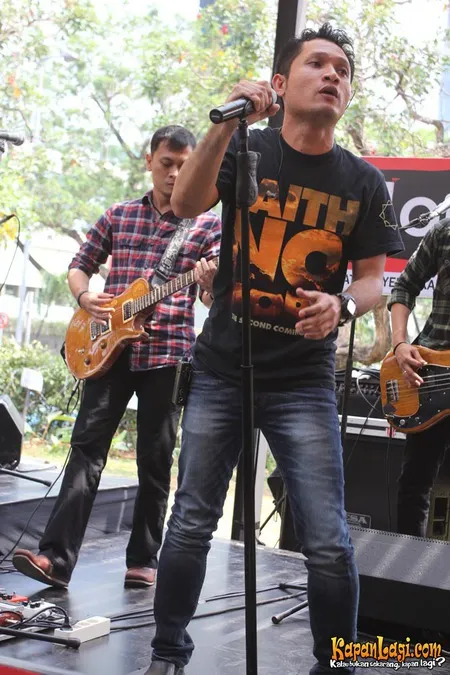 Foto Andra and The BackBone