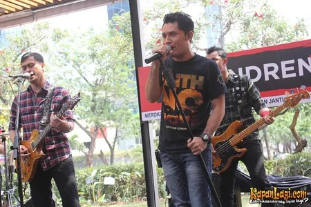 Foto Andra and The BackBone