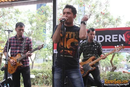 Foto Andra and The BackBone