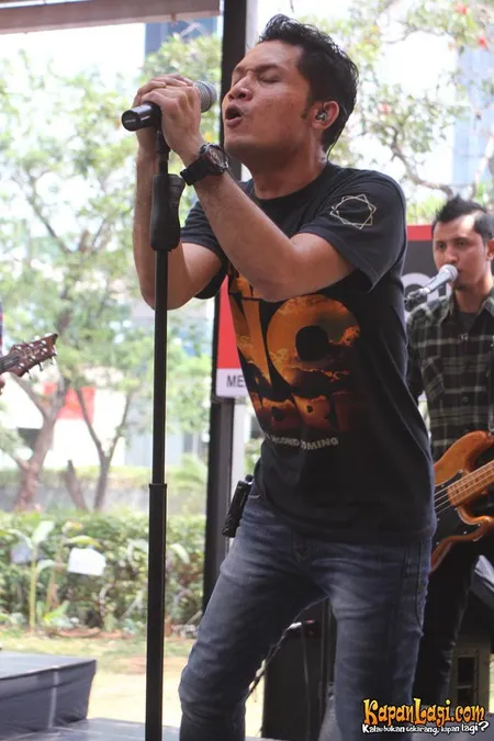 Foto Andra and The BackBone