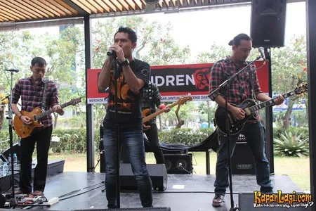 Foto Andra and The BackBone