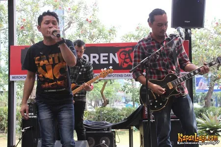 Foto Andra and The BackBone