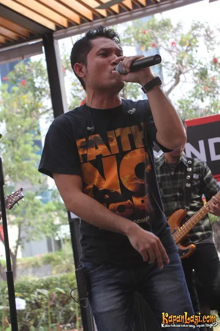 Foto Andra and The BackBone