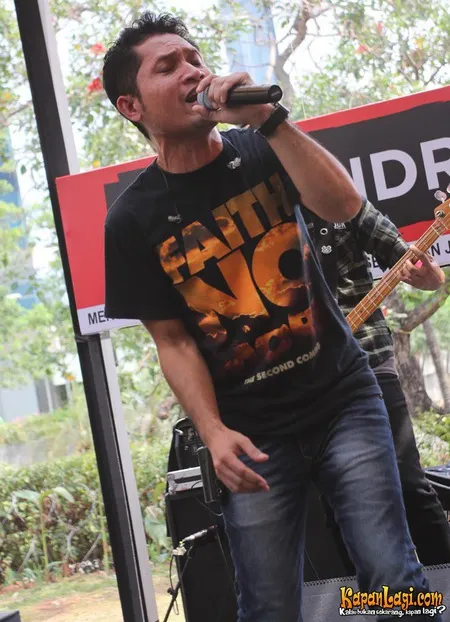 Foto Andra and The BackBone