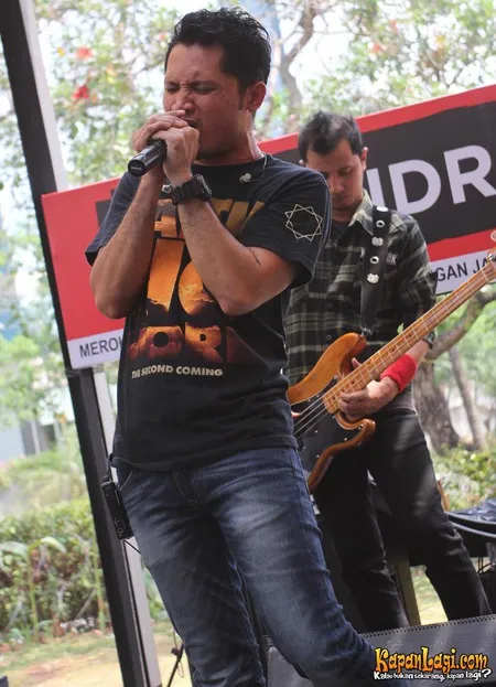 Foto Andra and The BackBone