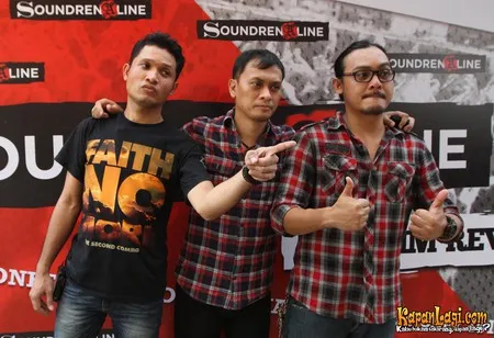 Foto Andra and The BackBone