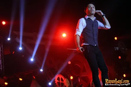 Foto Andra and The BackBone