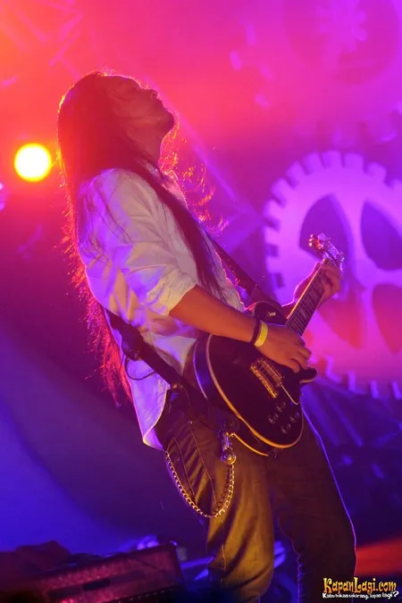 Foto Andra and The BackBone