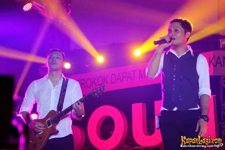 Foto Andra and The BackBone