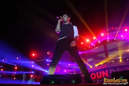 Foto Andra and The BackBone