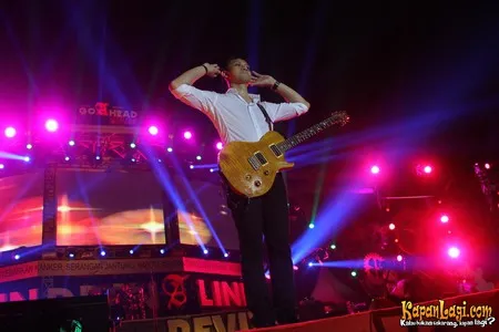 Foto Andra and The BackBone