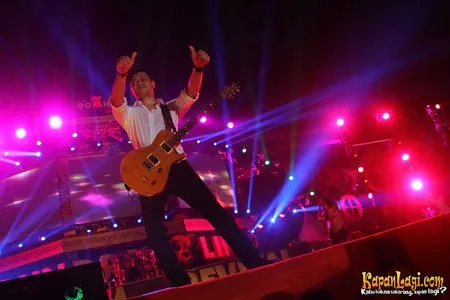 Foto Andra and The BackBone