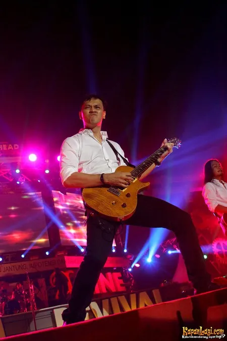 Foto Andra and The BackBone