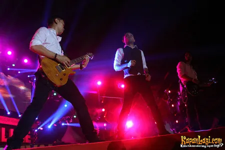 Foto Andra and The BackBone