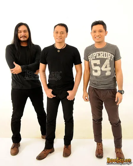 Foto Andra and The BackBone