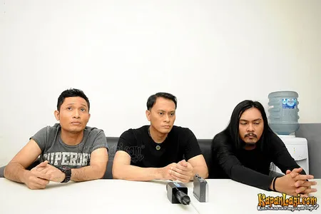 Foto Andra and The BackBone