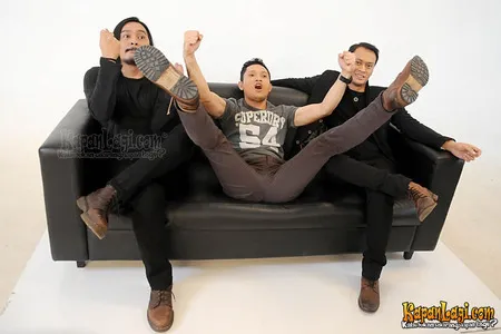 Foto Andra and The BackBone