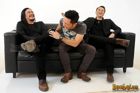 Foto Andra and The BackBone