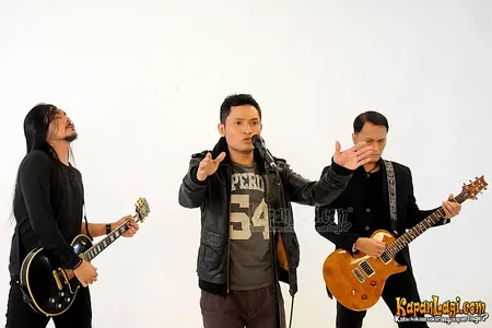 Foto Andra and The BackBone