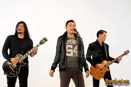 Foto Andra and The BackBone