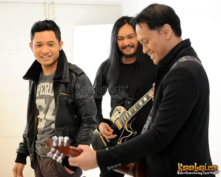 Foto Andra and The BackBone