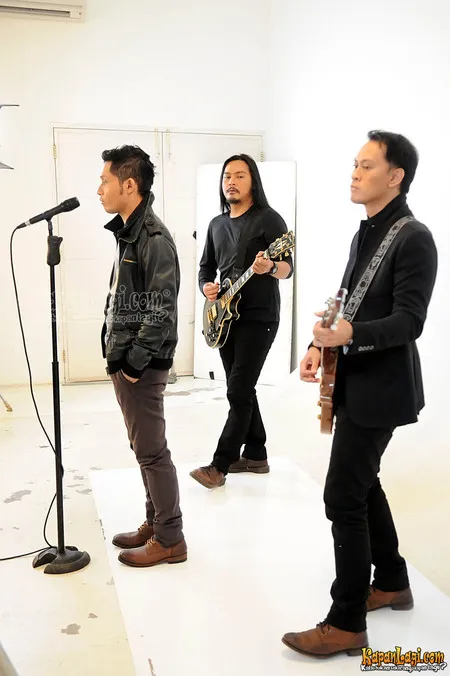 Foto Andra and The BackBone