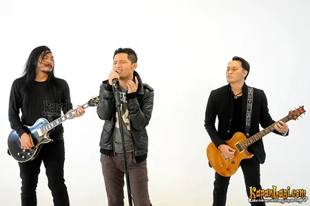 Foto Andra and The BackBone