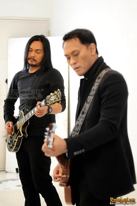 Foto Andra and The BackBone