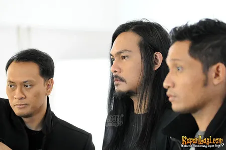 Foto Andra and The BackBone