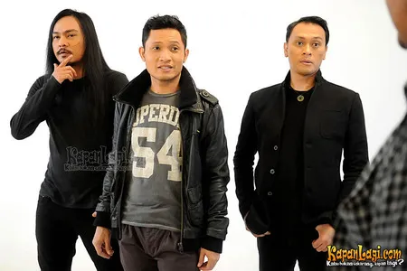 Foto Andra and The BackBone