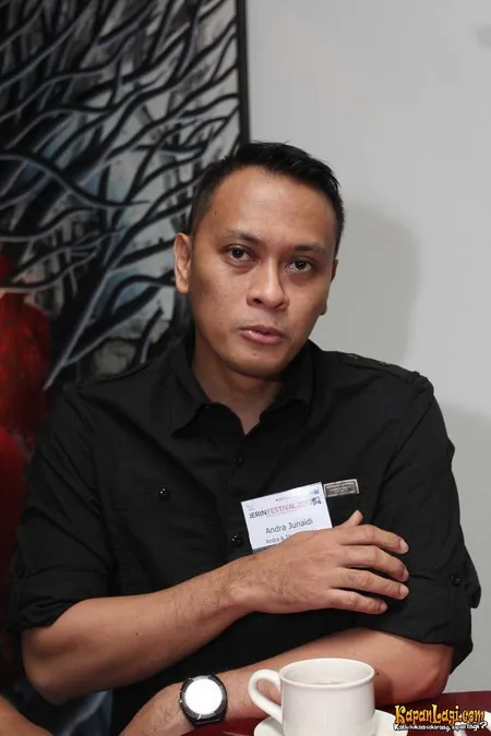 Foto Andra and The BackBone