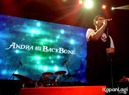 Foto Andra and The BackBone