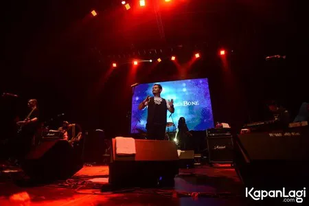 Foto Andra and The BackBone