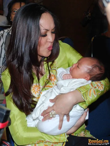 Foto Angelina Sondakh