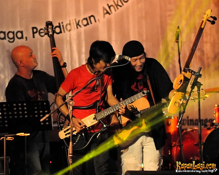 Anto Baret ketemu kawan lamanya saat gelar konser © Kapanlagi.com®