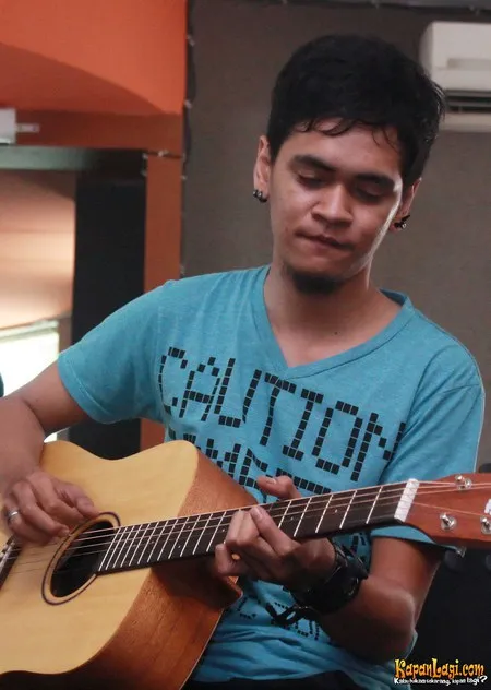 Foto Asbak Band
