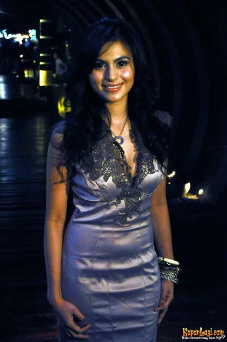 Foto Asha Shara. Nomor Foto: 128