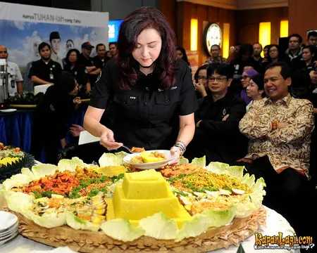 Foto Atiek Nur Wahyuni