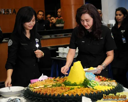 Foto Atiek Nur Wahyuni