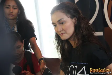 Foto Atiqah Hasiholan