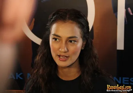 Foto Atiqah Hasiholan