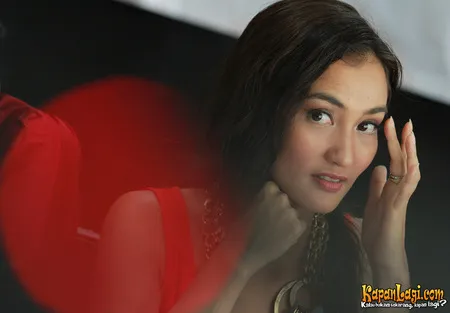 Foto Atiqah Hasiholan